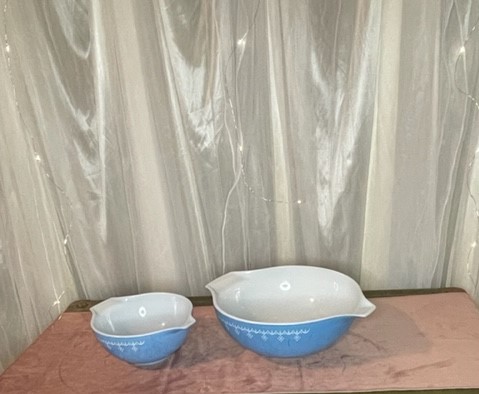 blue vintage mixing bowls 2 set 5.00